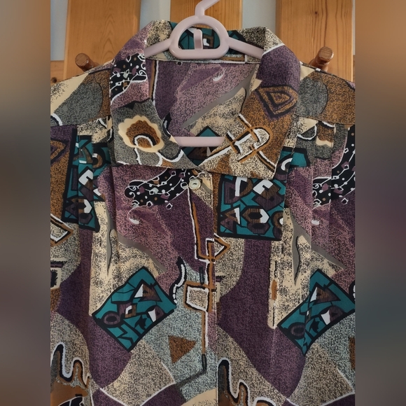 Geometric-Patterned Blouse - Picture 2 of 3